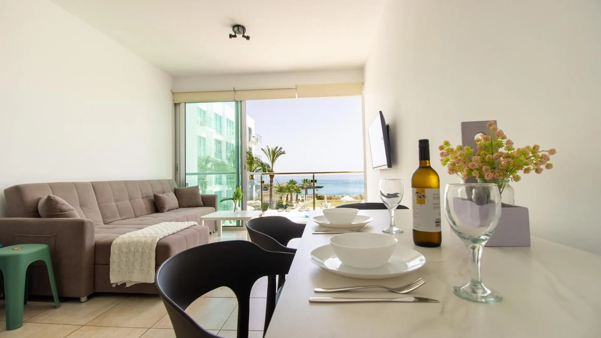 Prime Protaras Seafront Apt 0*,